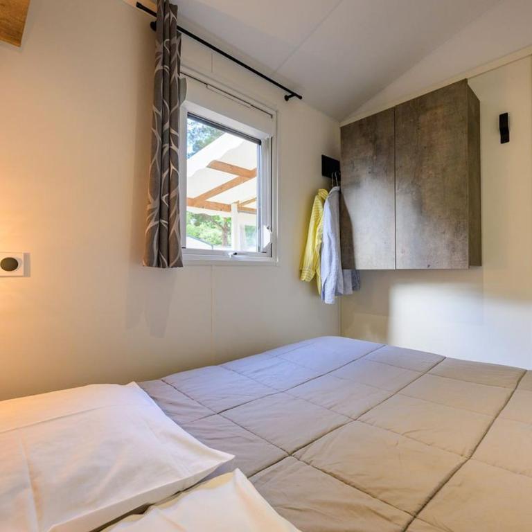 Mobil-home de 40m² pour 8 personnes avec rampe d'accès - API-1-52-1083 - Casa Mobile - 9