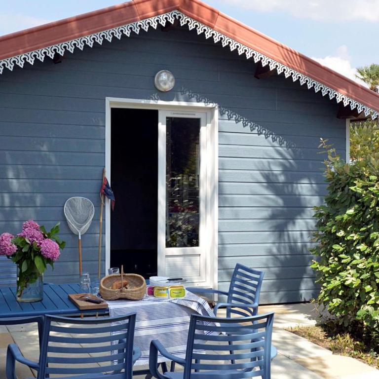 Chalet confortable avec terrasse à Saint-Jean-de-Monts - API-1-52-1184 - Chalet - 1