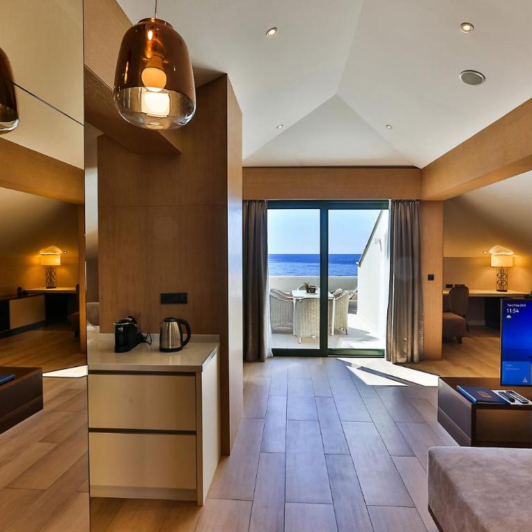 Hotel Riva by Aycon - Deluxe Suite with Sea View - 3