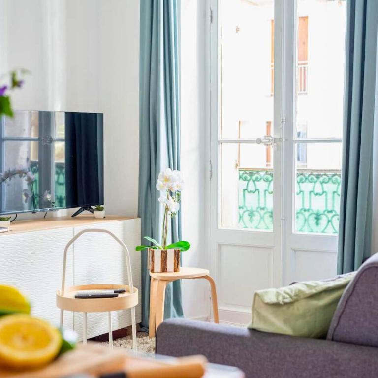 Le Garibaldi - Idéal Couple & PRO- Animaux acceptés - 5min à pied du Port - CENTRE VILLE - Commerces - Plage 10min en voiture - WIFI HD - Parking GRATUIT dans la rue - Apartment with Balcony - 5