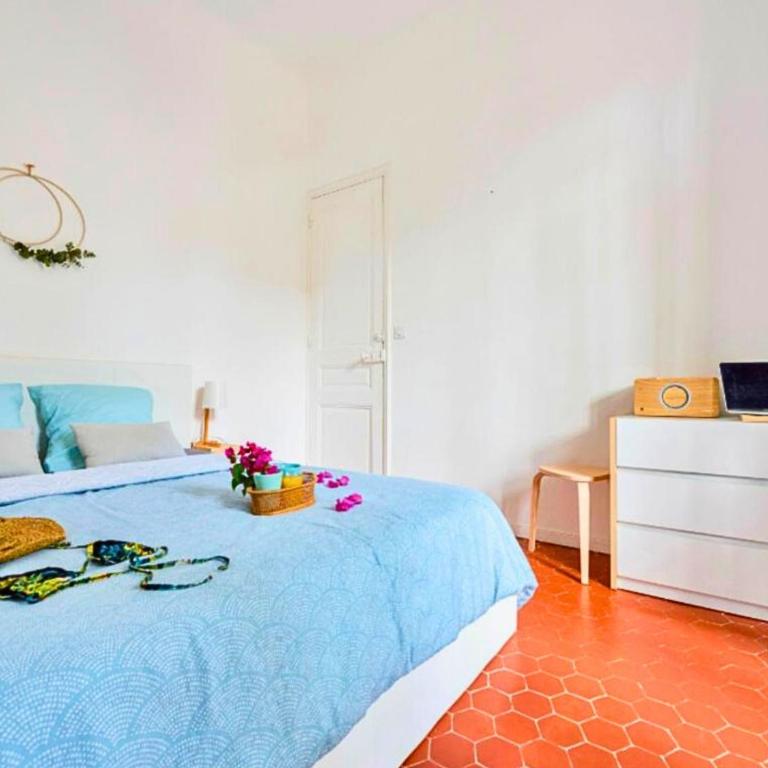 Le Garibaldi - Idéal Couple & PRO- Animaux acceptés - 5min à pied du Port - CENTRE VILLE - Commerces - Plage 10min en voiture - WIFI HD - Parking GRATUIT dans la rue - Apartment with Balcony - 14
