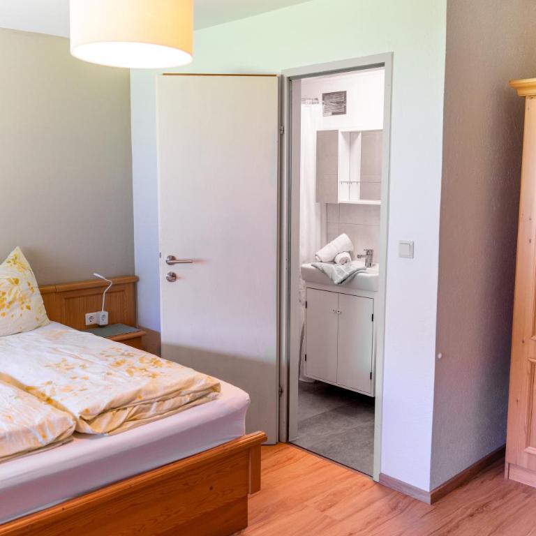 Gästehaus Wurm - Apartment mit 1 Schlafzimmer und Balkon - 5