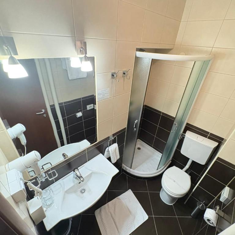 Hotel Leotar - Dvokrevetna Soba sa Bračnim Krevetom - 6