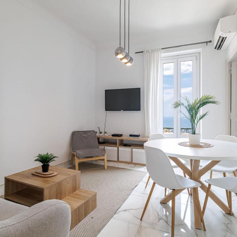 Cozy 2 Bedroom Seafront 150m from Monaco - Apartment - 1
