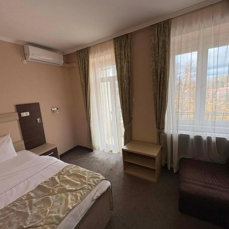 Hotel Leotar - Dvokrevetna Soba sa Bračnim Krevetom - 10