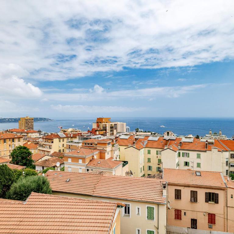 Cozy 2 Bedroom Seafront 150m from Monaco - Apartment - 14