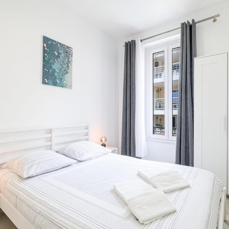 Cozy 2 Bedroom Seafront 150m from Monaco - Apartment - 15