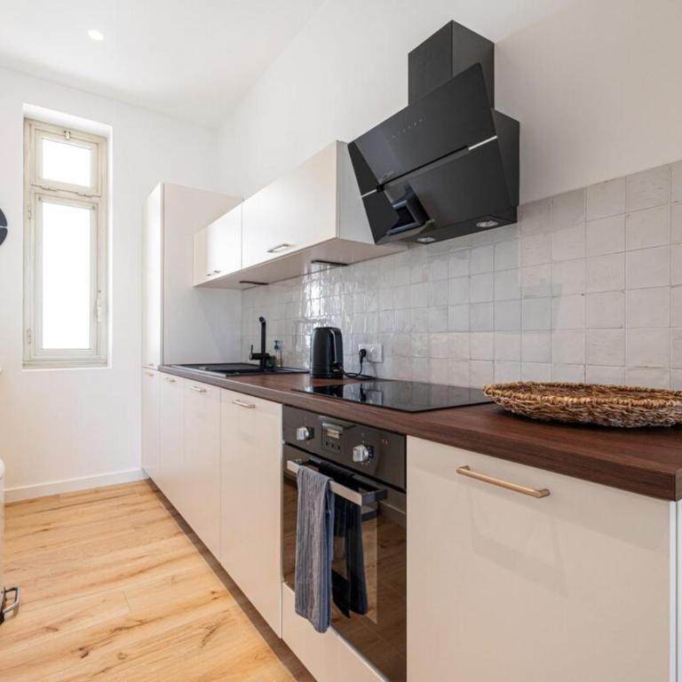 Large 2 Bedroom with Sea View 50m from Monaco - Apartment - 4
