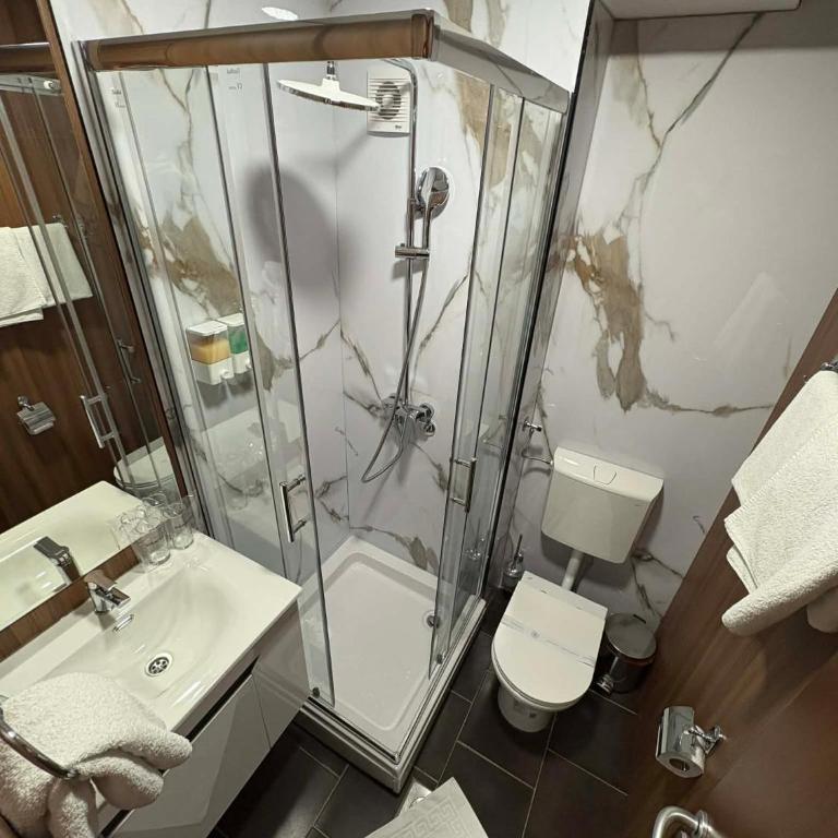 Hotel Leotar - Dvokrevetna Soba sa Bračnim Krevetom - 13