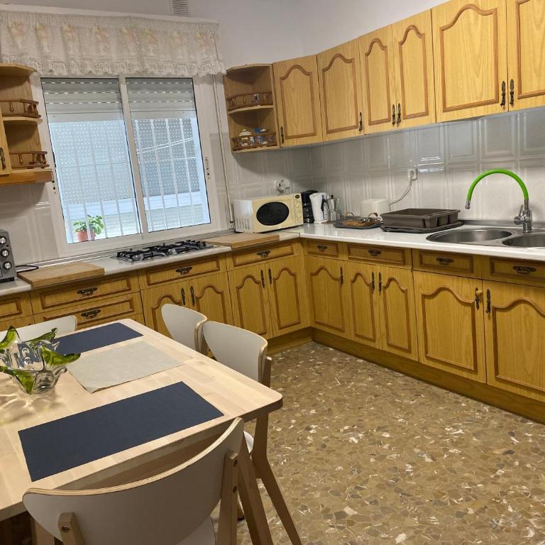 Apartamento "Un Rico Domingo" Con Parking Gratis - Two-Bedroom Apartment - 5