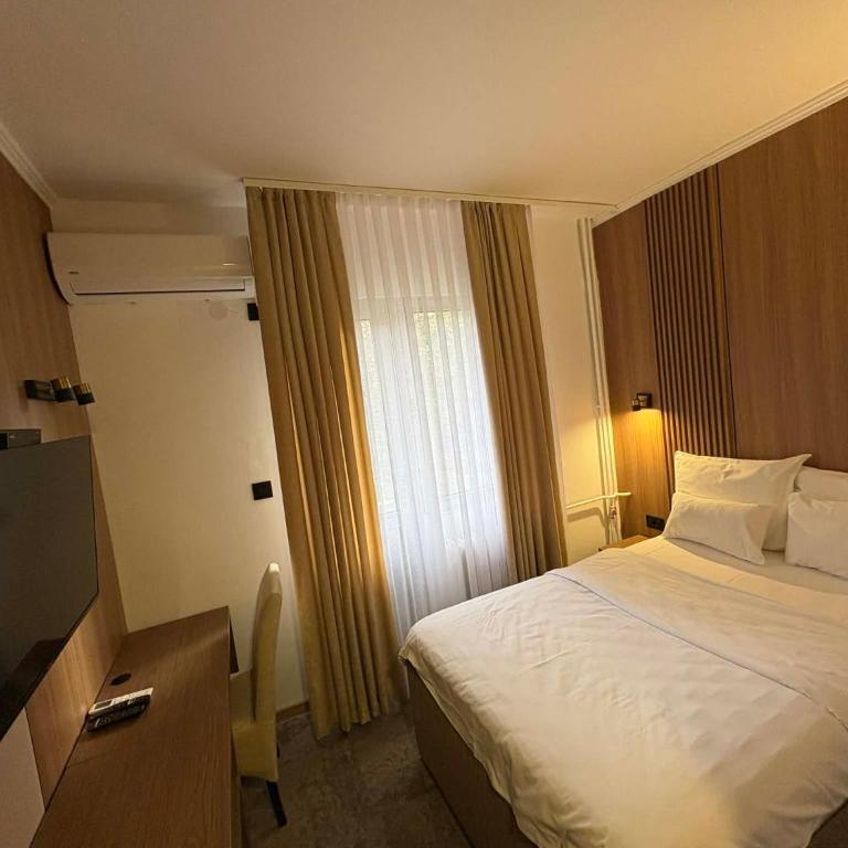 Hotel Leotar - Dvokrevetna Soba sa Bračnim Krevetom - 14