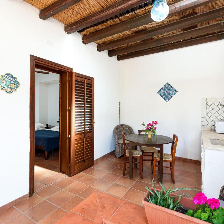 Relais Le Nereidi - Camera Tripla con Terrazza - 6