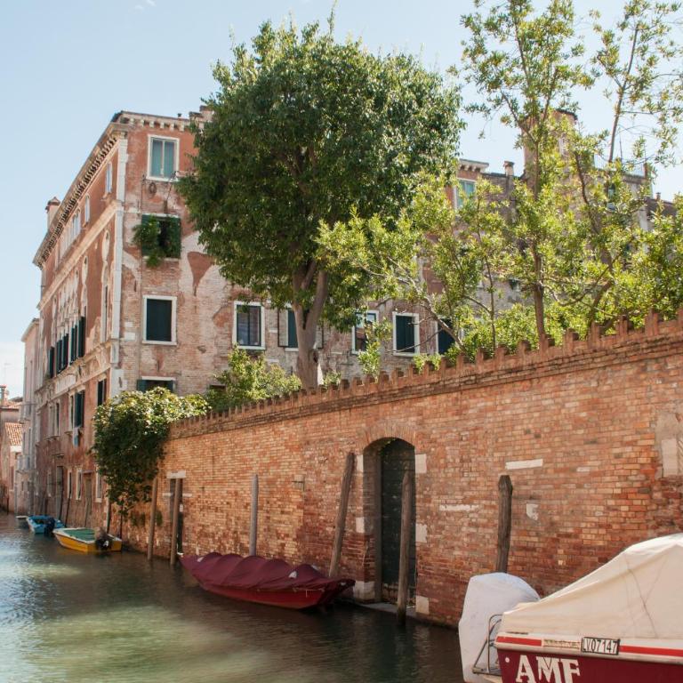 Cannaregio Retreat with Canal View - One-Bedroom Apartment - 10