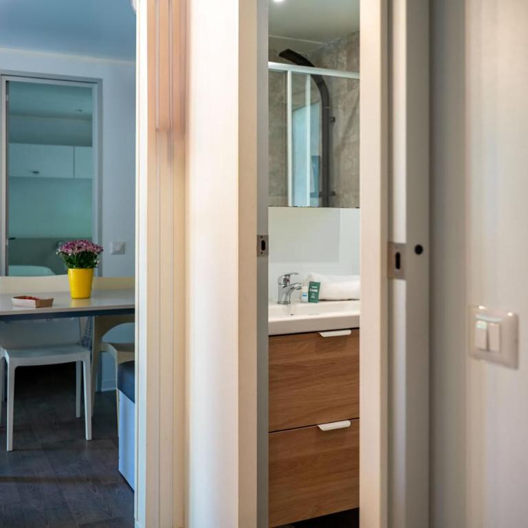 Camping Village Torre Pendente - Casa Mobile Premium con 3 Camere da Letto - 10