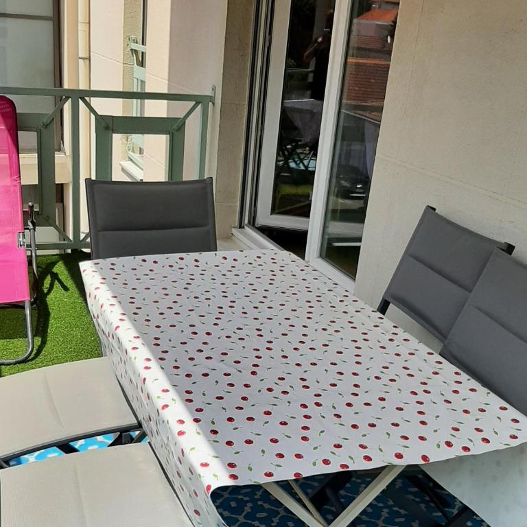Appartement T3 idéal, proche plage et centre, parking, balcon - FR-1-319-491 - Appartement - 12