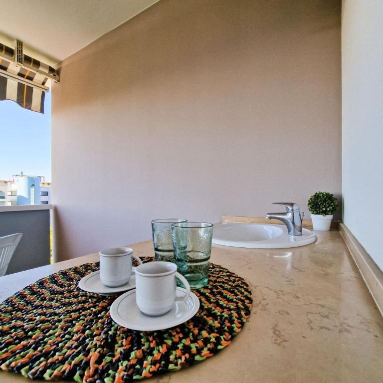 Luminous one bedroom flat with side sea view - Appartement - 7
