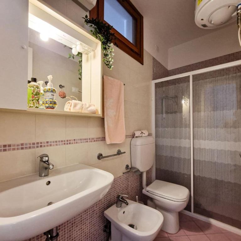 Luminous one bedroom flat with side sea view - Appartement - 5