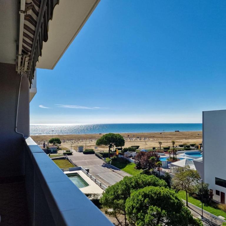 Luminous one bedroom flat with side sea view - Appartement - 8