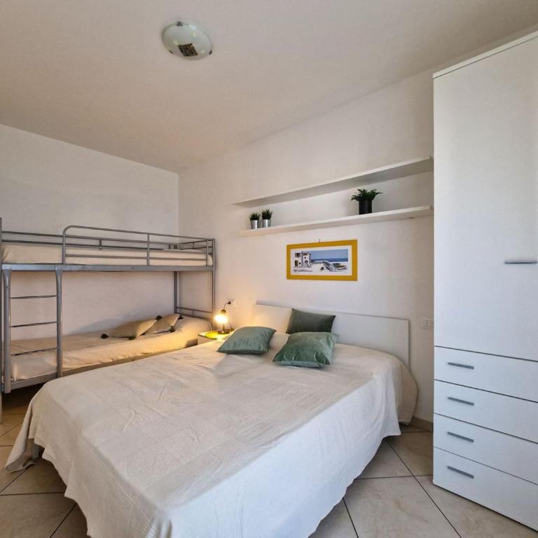 Luminous one bedroom flat with side sea view - Appartement - 19