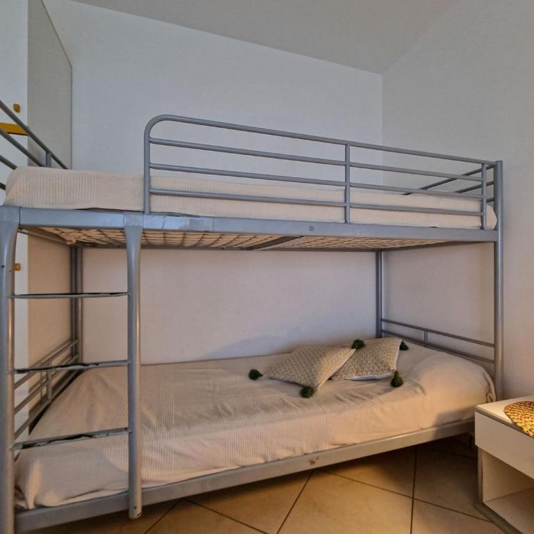 Luminous one bedroom flat with side sea view - Appartement - 18