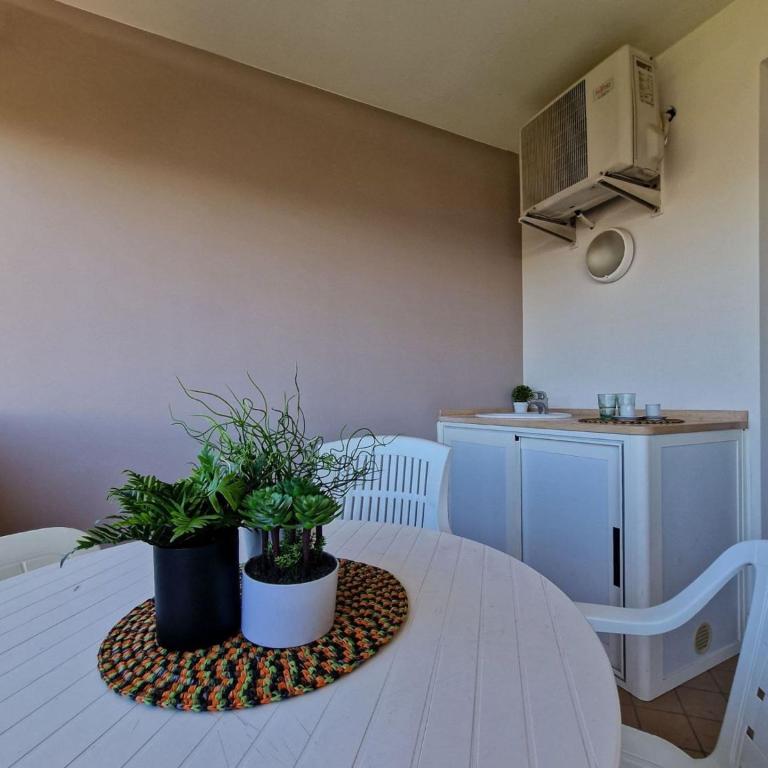 Luminous one bedroom flat with side sea view - Appartement - 11