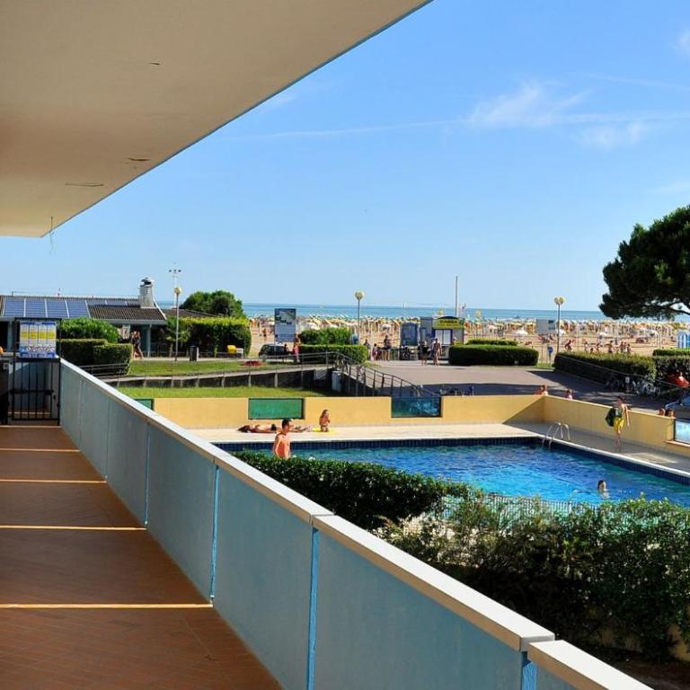 Luminous one bedroom flat with side sea view - Appartement - 24