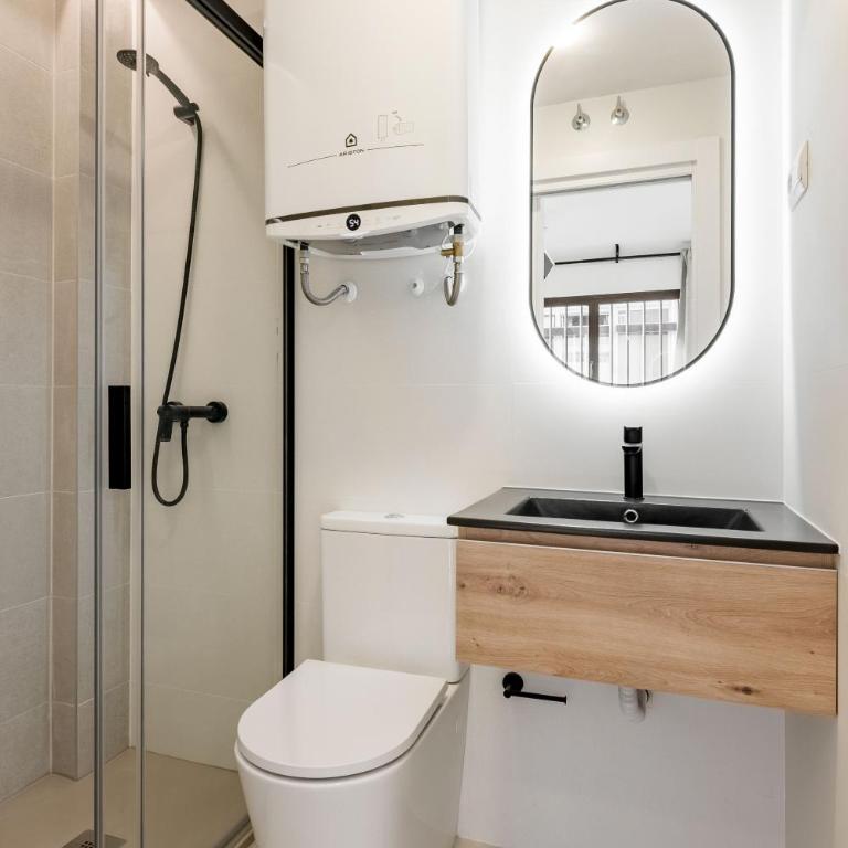 Square Rooms by Charming, cerca del aeropuerto y con un pequeño gimnasio - Habitación Doble - 5