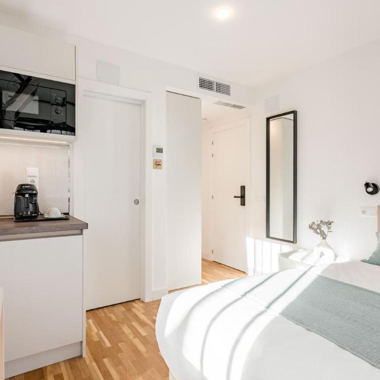 Square Rooms by Charming, cerca del aeropuerto y con un pequeño gimnasio - Habitación Doble - 4