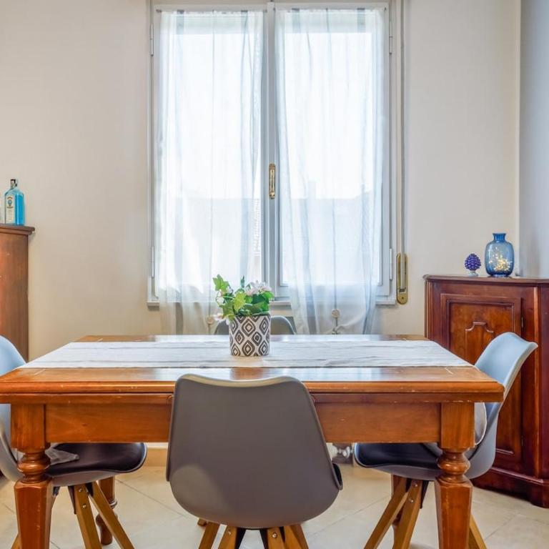 Romantic and confortable maison Parking & Wifi free - Two-Bedroom Apartment with Balcony - 23