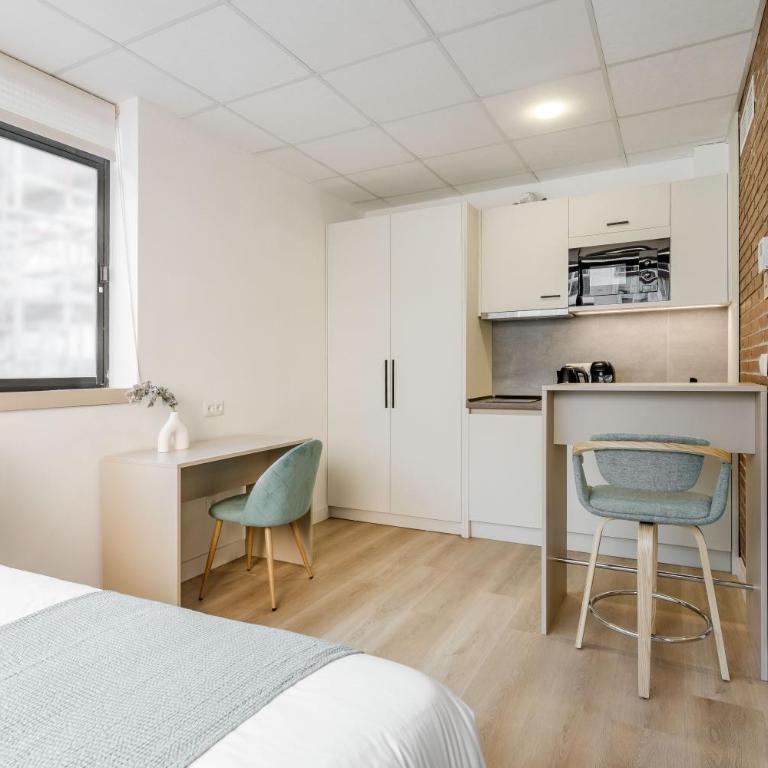 Square Rooms by Charming, cerca del aeropuerto y con un pequeño gimnasio - Habitación Doble Deluxe - 4