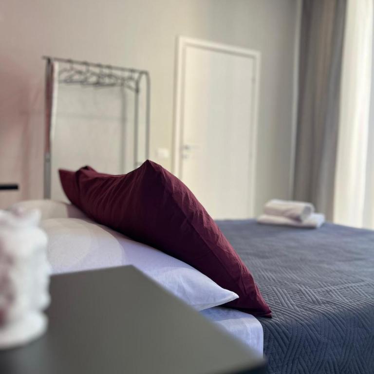 Lole Home - Two-Bedroom Deluxe Apartment - 2
