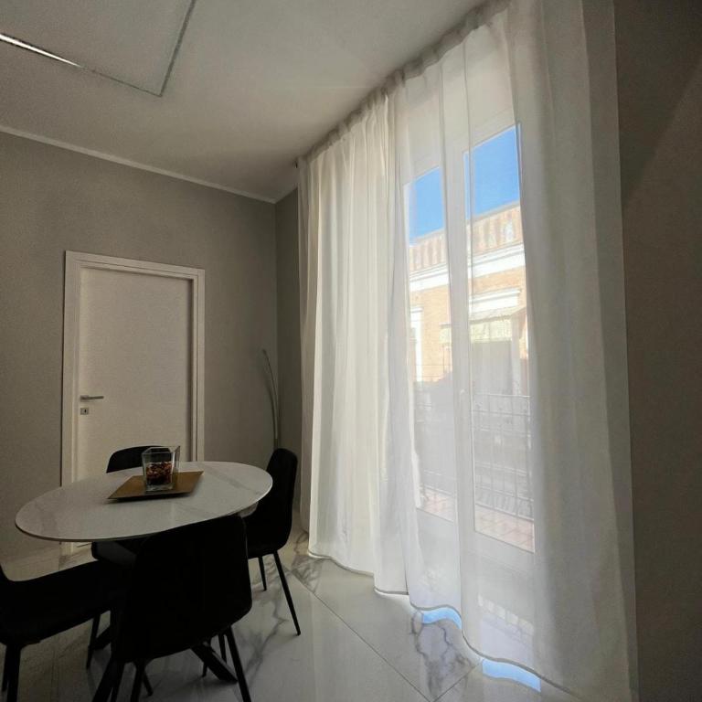 Lole Home - Two-Bedroom Deluxe Apartment - 3
