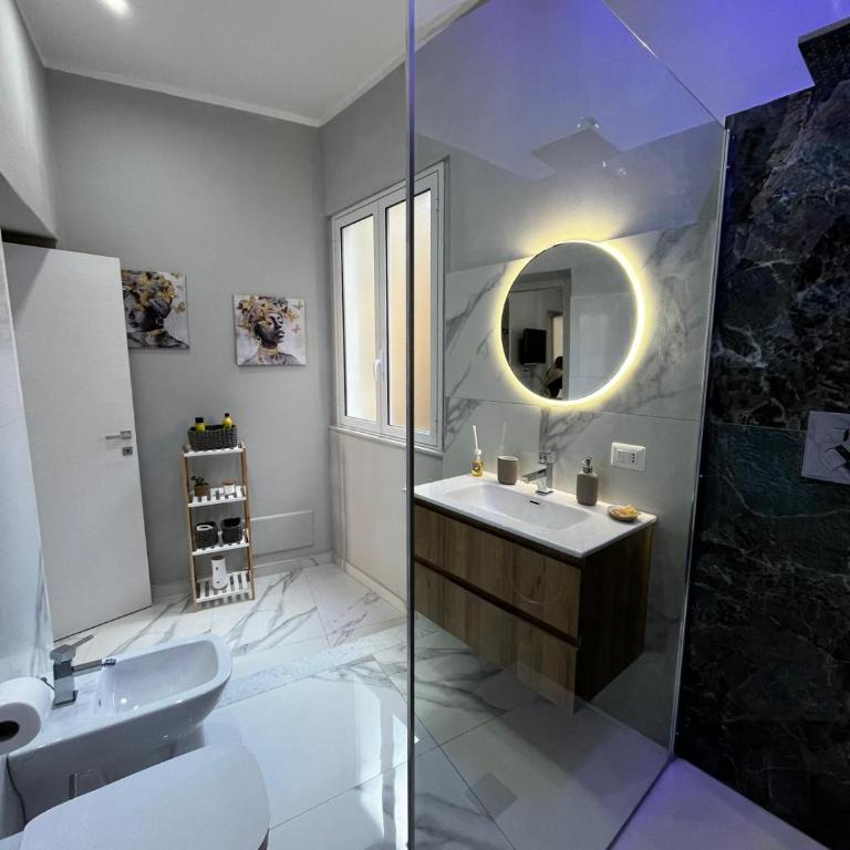 Lole Home - Two-Bedroom Deluxe Apartment - 7