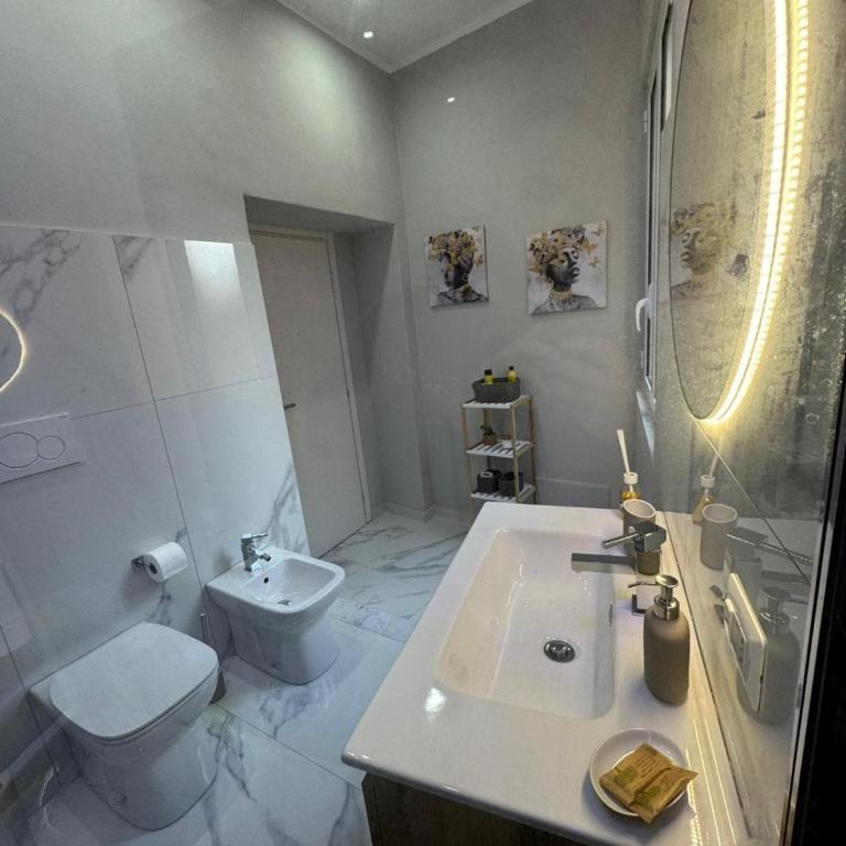 Lole Home - Two-Bedroom Deluxe Apartment - 9