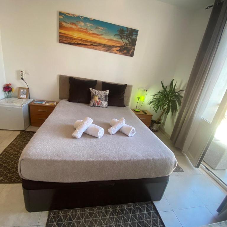 Room with private bathroom and balcony nearby the Mercado Central, center and beach - Double Room with Private Bathroom - 5