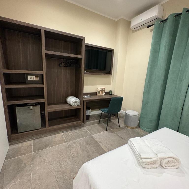 Andrea House - Large Double Room - 4