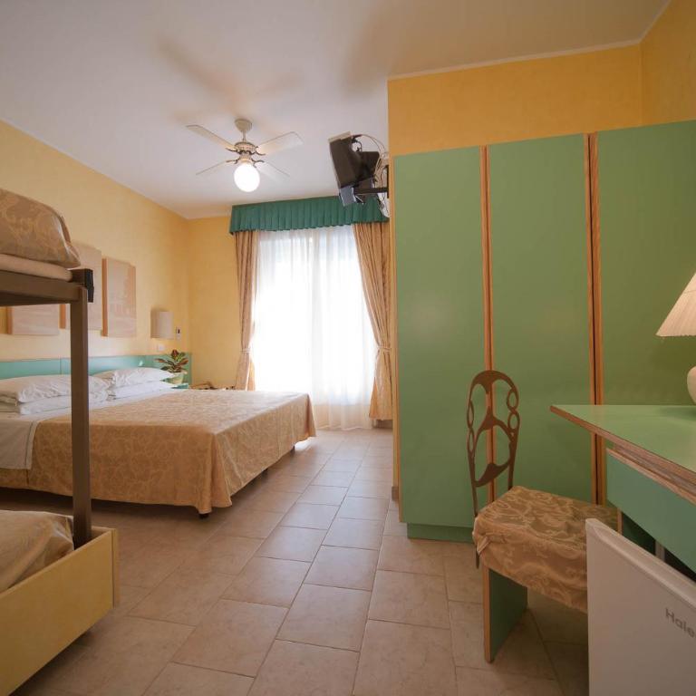 Hotel Derby - Quadruple Room - 1
