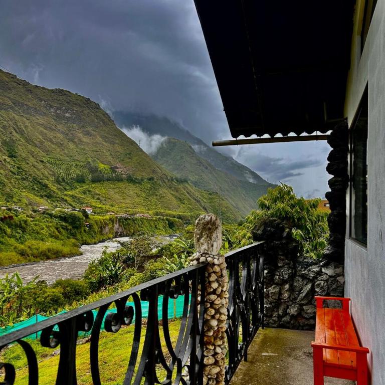 Casa junto al río en Baños de Agua Santa - Vacation Home - 36