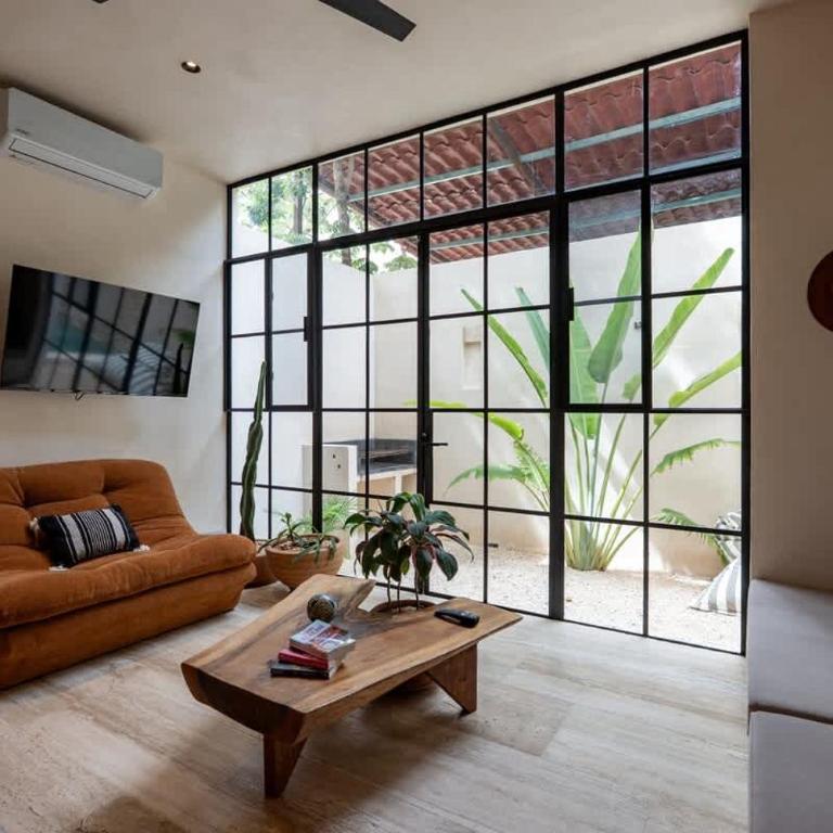 Bohemian 2BR Boutique Condo in Trendy La Veleta - Apartamento de 2 dormitorios con piscina privada - 1