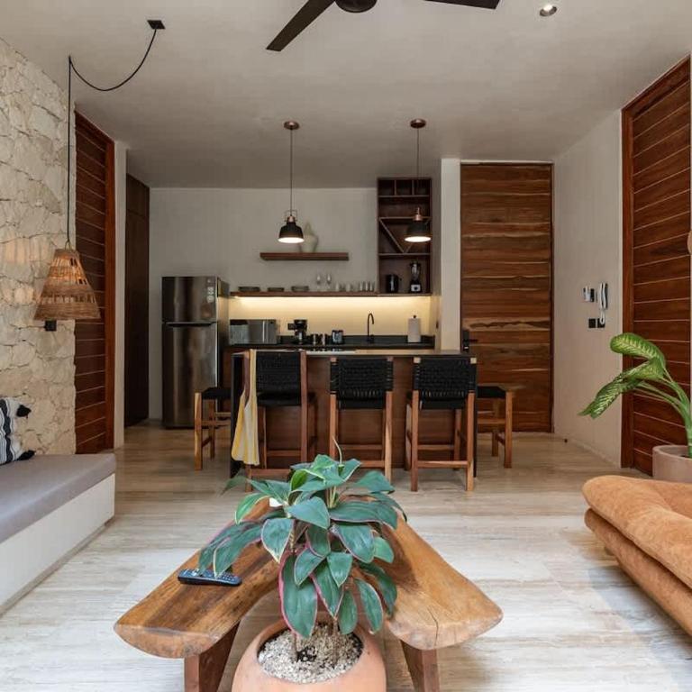 Bohemian 2BR Boutique Condo in Trendy La Veleta - Apartamento de 2 dormitorios con piscina privada - 13