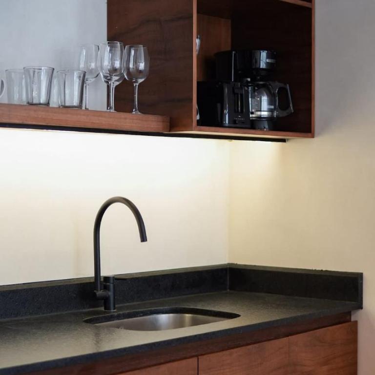 Bohemian 2BR Boutique Condo in Trendy La Veleta - Apartamento de 2 dormitorios con piscina privada - 16