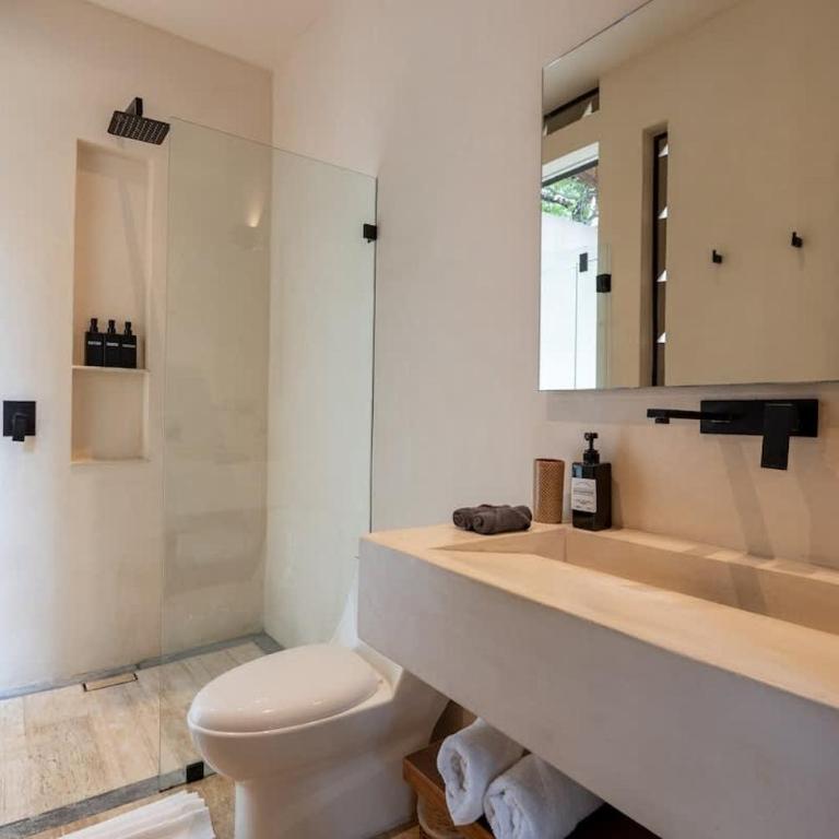 Bohemian 2BR Boutique Condo in Trendy La Veleta - Apartamento de 2 dormitorios con piscina privada - 22