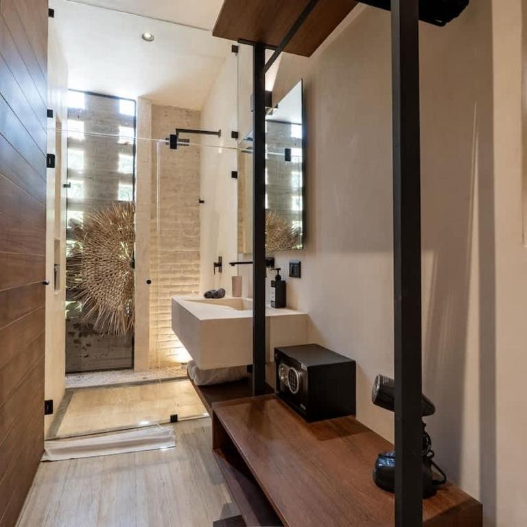 Bohemian 2BR Boutique Condo in Trendy La Veleta - Apartamento de 2 dormitorios con piscina privada - 27