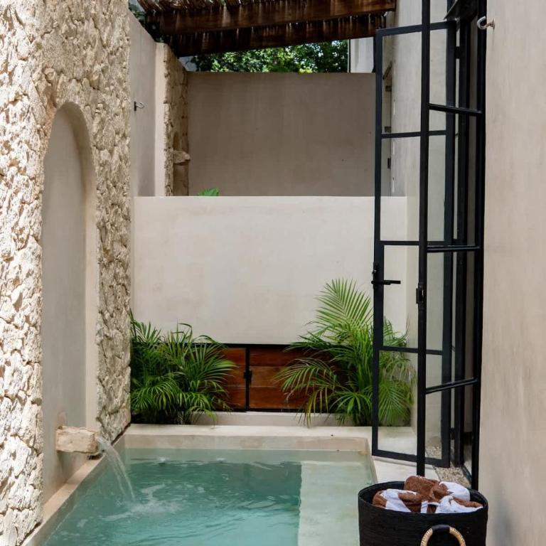 Bohemian 2BR Boutique Condo in Trendy La Veleta - Apartamento de 2 dormitorios con piscina privada - 33