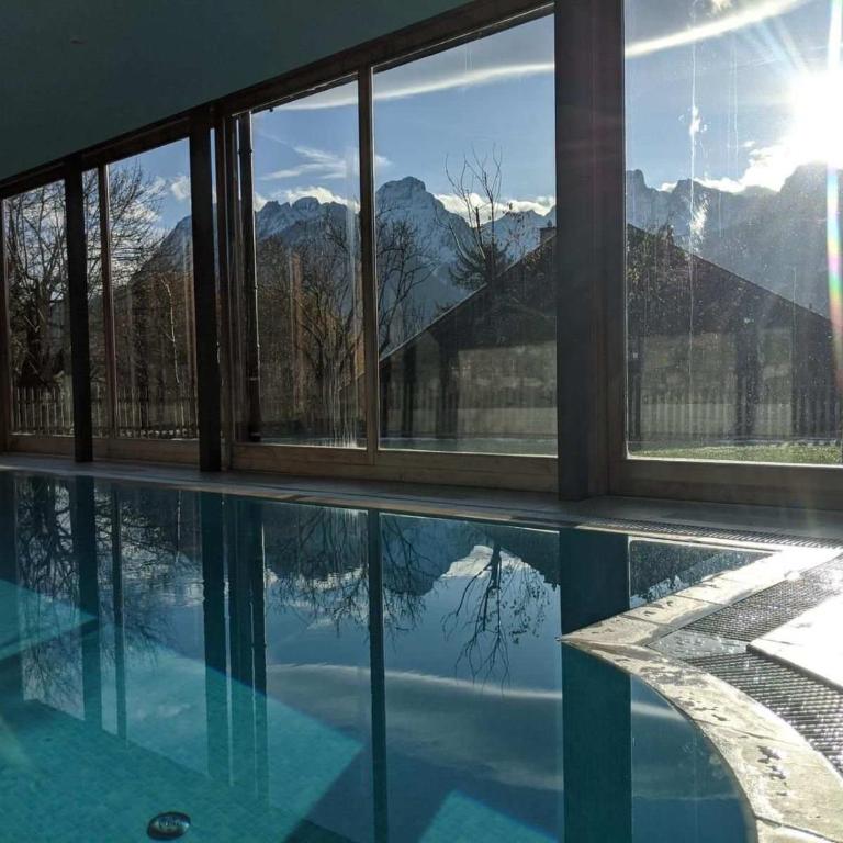 Elegant Studio With Pool and Spa Access - Vacation Home - 11