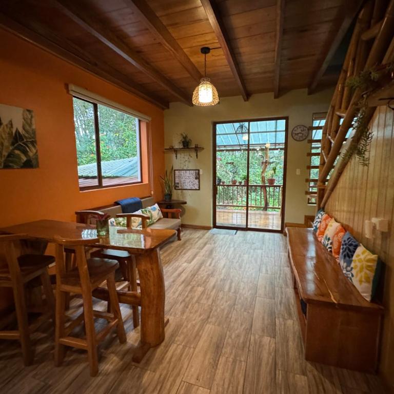 Casa Mandarina-Lush riverside cloud forest home- walk to town - Five-Bedroom House - 12