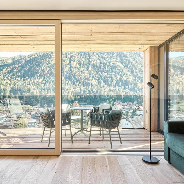 Lärchenlodge SkySpa and Rooftop Pool inklusive Stubai SuperCard - Apartment mit 2 Schlafzimmern und Balkon - 1