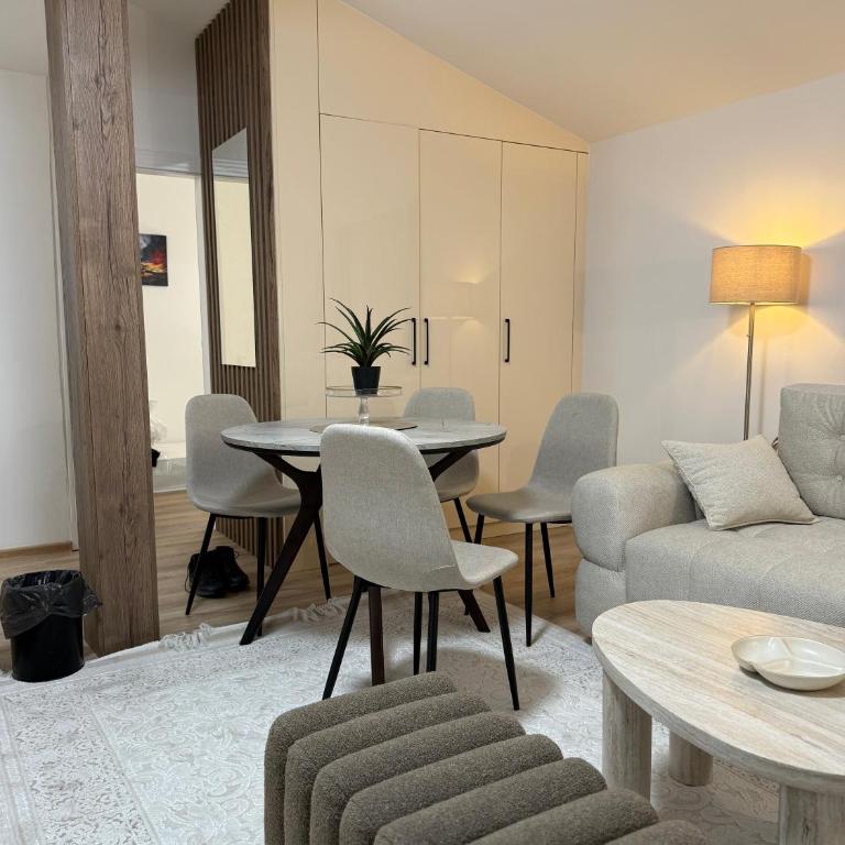 Apartments Konaci Centar - Two-Bedroom Deluxe Apartment - 12