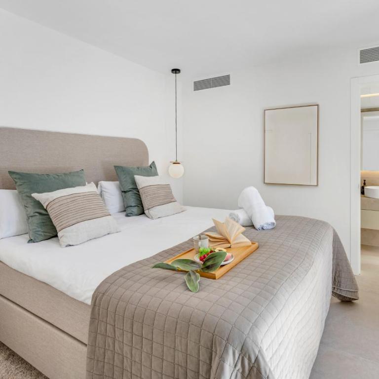 VACATION MARBELLA I Villa Ava, Private Heated Pool, Rooftop Hot Tub, Sauna, Luxury Interior, Close to Golfs, Beaches and Puerto Banus - Villa - 21