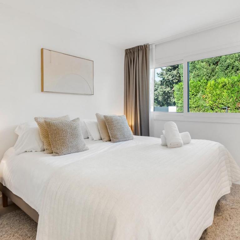 VACATION MARBELLA I Villa Ava, Private Heated Pool, Rooftop Hot Tub, Sauna, Luxury Interior, Close to Golfs, Beaches and Puerto Banus - Villa - 38